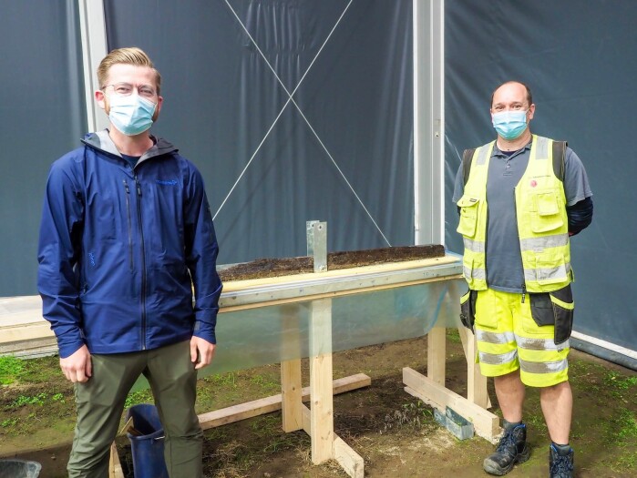 Norway's Minister of Climate and Environment Sveinung Rotevatn visited the Gjellestad excavation to witness the extraction of the keel. Here with project manager and archaeologist Christian Løchsen Rødsrud. Norway's Minister of Climate and Environment Sveinung Rotevatn visited the Gjellestad excavation to witness the extraction of the keel. Here with project manager and archaeologist Christian Løchsen Rødsrud.