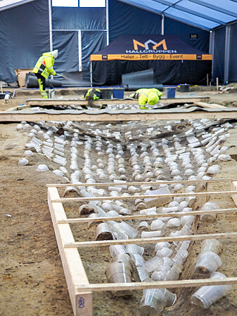 In order to protect the nails before excavating them, a system of protective beer cups was developed. In order to protect the nails before excavating them, a system of protective beer cups was developed.