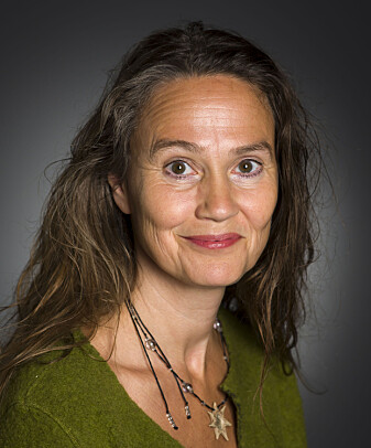 According to Stine Camilla Blichfeldt-Ærø patients were less anxious after surgery that included music therapy. According to Stine Camilla Blichfeldt-Ærø patients were less anxious after surgery that included music therapy.