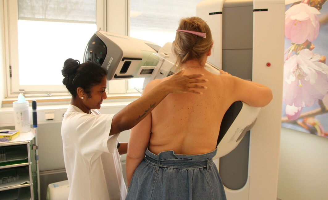 The new screening method takes pictures from a number of angles of the breasts, which gives a 3D effect. But the method does not reveal more tumours as expected. The new screening method takes pictures from a number of angles of the breasts, which gives a 3D effect. But the method does not reveal more tumours as expected.