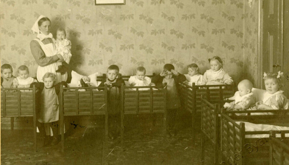 Although it was not very common to for toddlers to be in childcare in the early 20th century, a number of them were. The nurseries (Norwegian: barnekrybber) were often run by nurses, and the children were dressed in institutional clothes. Here from St. Johannes' nursery in Stavanger.