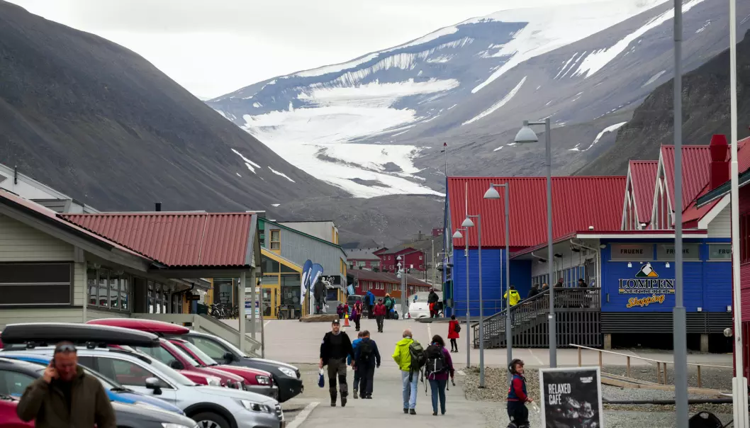 Longyearbyen is the administrative center of Svalbard. It has only 2400 inhabitants, yet the town releases as much microfibers into the ocean as a wastewater treatment plan in Vancouer which serves 1,3 million people.
