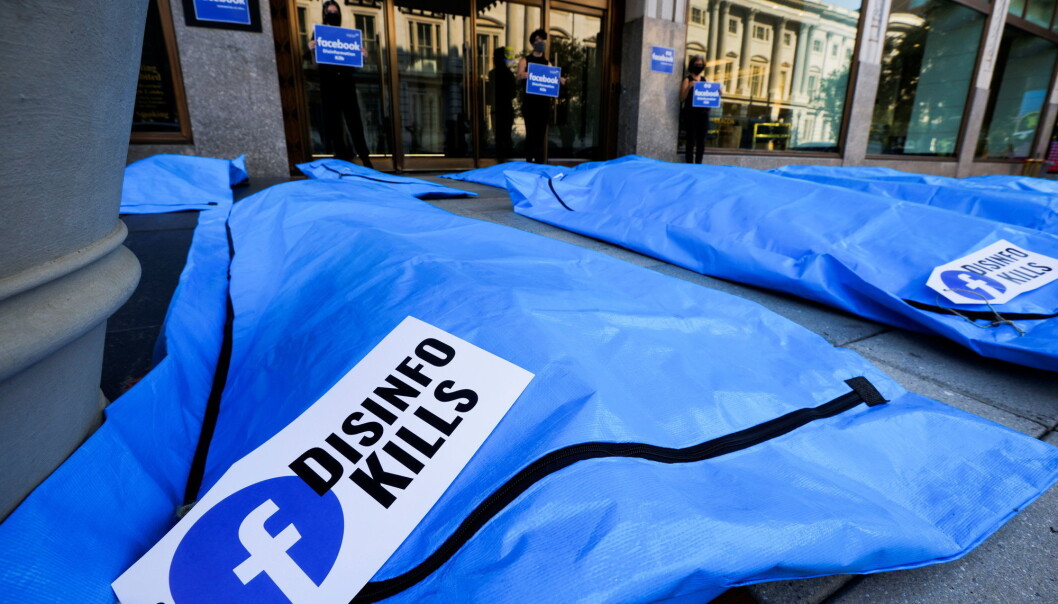 Protestors demonstrate with an art installation of body bags during a protest against Facebook and what they claim is disinformation regarding coronavirus disease (COVID-19) on the social media giant's platform, outside the front doors of Facebook headquarters in Washington, U.S., July 28, 2021. REUTERS/Jim Bourg Protestors demonstrate with an art installation of body bags during a protest against Facebook and what they claim is disinformation regarding coronavirus disease (COVID-19) on the social media giant's platform, outside the front doors of Facebook headquarters in Washington, U.S., July 28, 2021. REUTERS/Jim Bourg