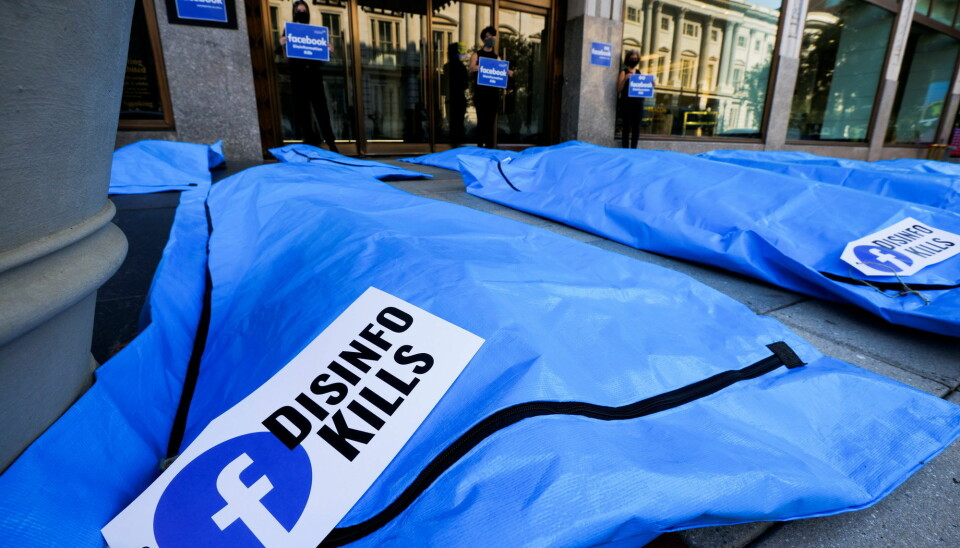 Protestors demonstrate with an art installation of body bags during a protest against Facebook and what they claim is disinformation regarding coronavirus disease (COVID-19) on the social media giant's platform, outside the front doors of Facebook headquarters in Washington, U.S., July 28, 2021. REUTERS/Jim Bourg