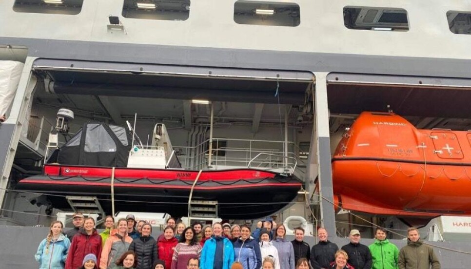 35 researchers on their way to the deep unknown