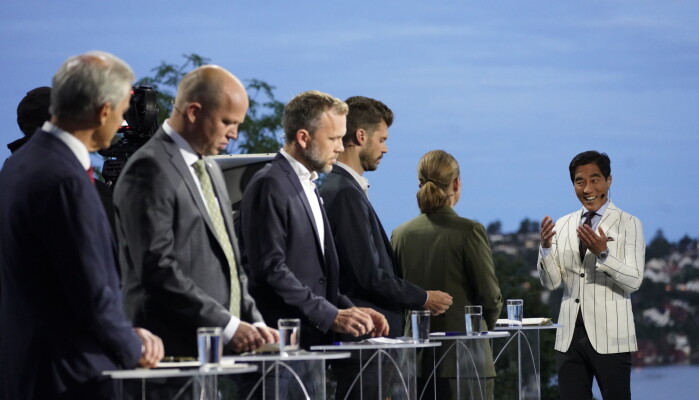 An unpublished report commissioned by the Norwegian oil association was held up as evidence in a televised political debate by show host Fredrik Solvang, creating an aftermath of debate about whether or not this was appropriate. An unpublished report commissioned by the Norwegian oil association was held up as evidence in a televised political debate by show host Fredrik Solvang, creating an aftermath of debate about whether or not this was appropriate.