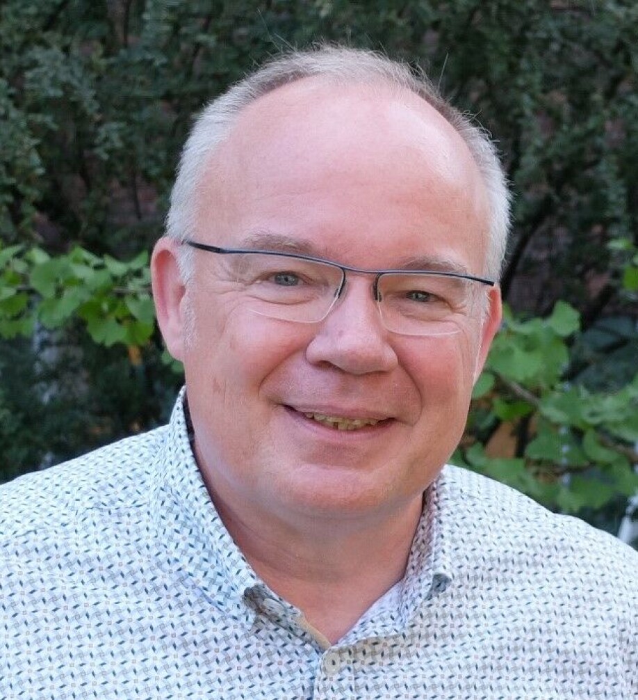 Professor Wolfram M. Kürschner. In the background a Ginko tree, a distant relative of the trees that appear as organic matter in sediments from the Finnmark Platform.