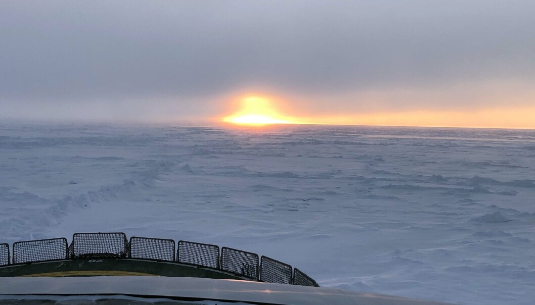 Sailing northwest into the Amundsen Basin and central Arctic Ocean Sailing northwest into the Amundsen Basin and central Arctic Ocean