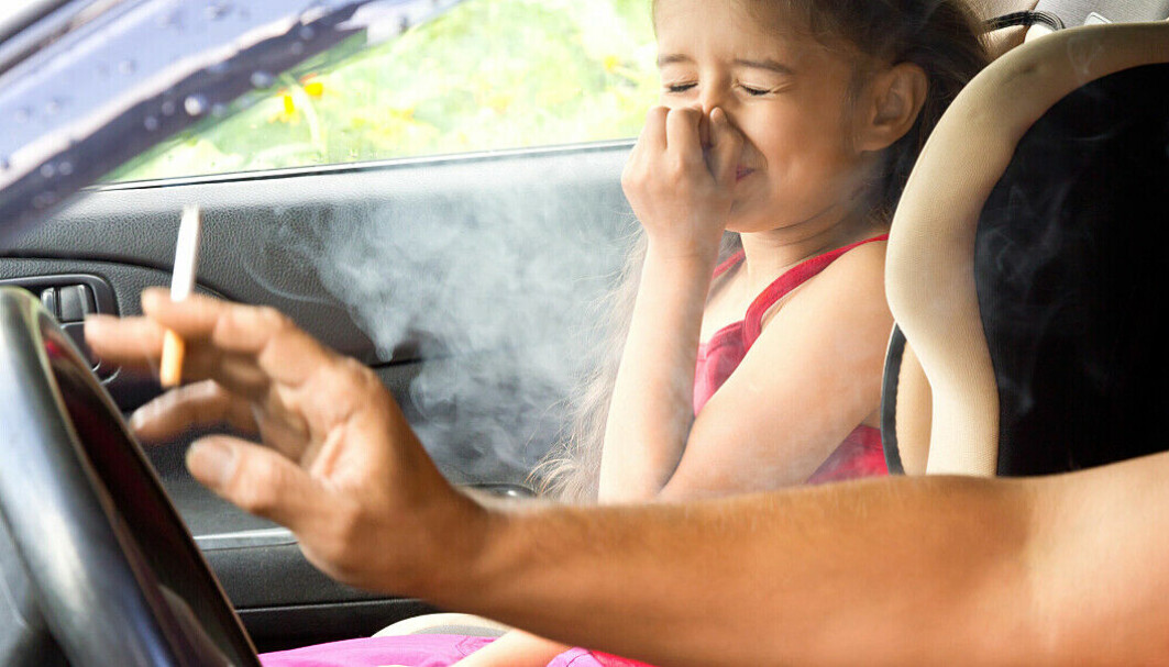 Norway has not yet adopted a law banning smoking in the car when children are present. A new study from UiT shows that girls who are exposed to second-hand smoke have a higher risk of breast cancer as adults. Norway has not yet adopted a law banning smoking in the car when children are present. A new study from UiT shows that girls who are exposed to second-hand smoke have a higher risk of breast cancer as adults.
