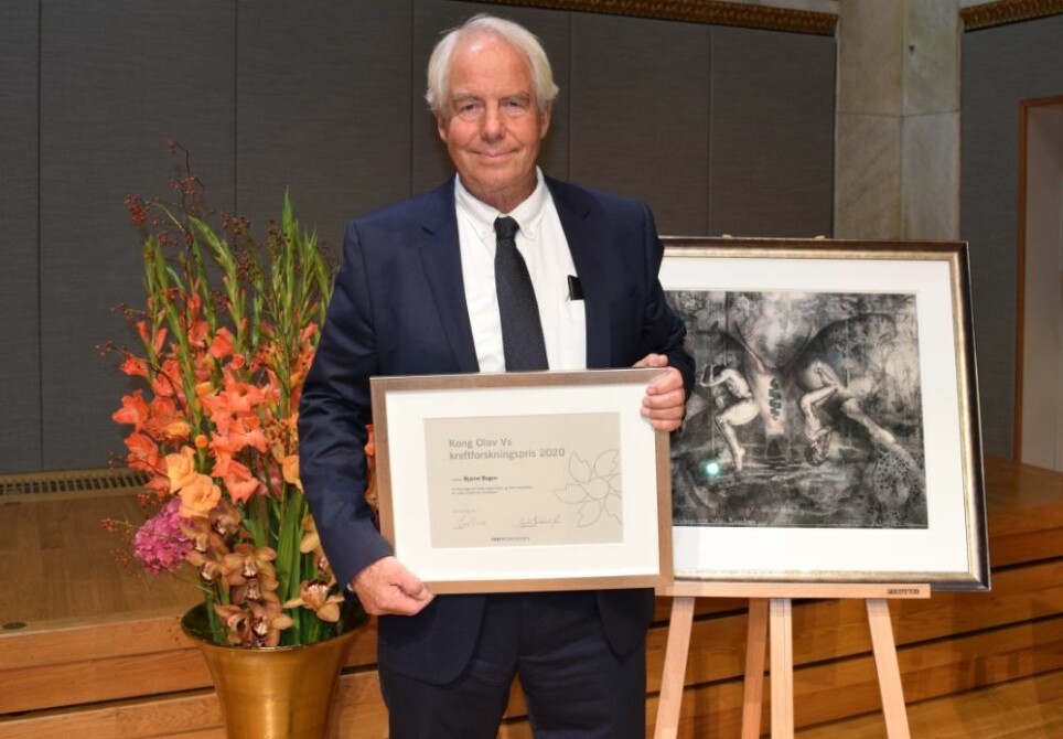 Professor Emeritus Bjarne Bogen received the award during a great ceremony in the University Aula on 18 October. The prize is one million NOK and a work of art by Tone Dietrichson.