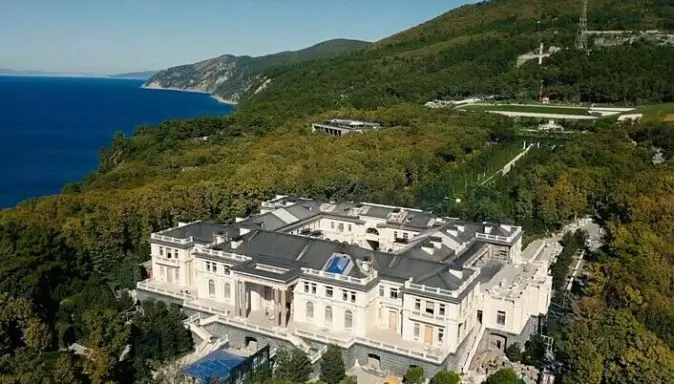 The mysterious "Putin's Palace" on the Black Sea. Imprisoned opposition leader Alexei Navalny claimed in a YouTube video that has been viewed over 100 million times that the palace was donated by rich friends of Putin. Billionaire Arkady Rotenberg, President Putin's judo partner, says he owns the palace. According to Navalny, the price for the palace is more than 10 million euros. According to the BBC, the building is the victim of an extensive mould problem and is therefore closed.