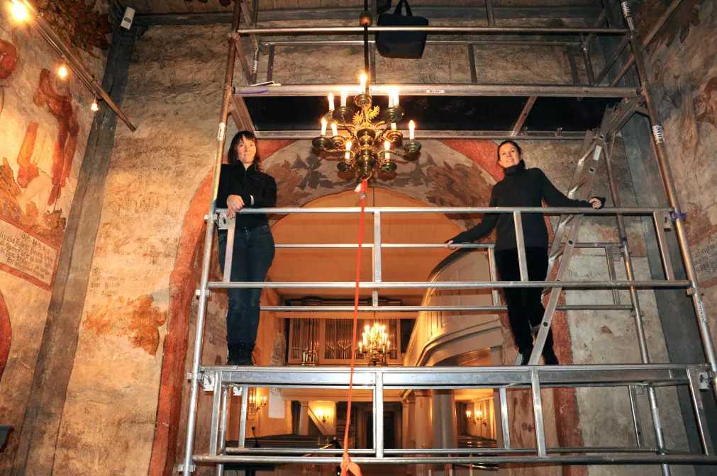 Susanne Kaun (left) and Elisabeth Andersen had to use scaffolding to study the demon wall up close.