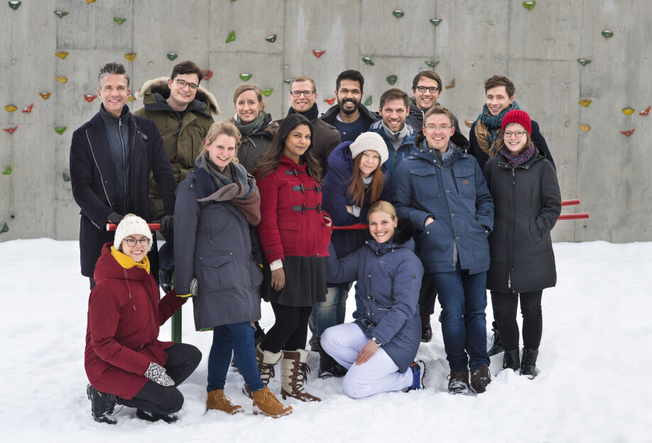 Christian Doeller’s research group at Kavli Institute for Systems Neuroscience. First row from left: Lilith Sommer, Dörte Kuhrt, Bianca Somai, Annelene Gulden Dahl, Gøril Rolfseng Grøntvedt, Tobias Navarro Schroeder, Britt Veldman. Second row from left: Christian Doeller, Joshua Julian, Mona Gravert, Matthias Nau, Renil Mathew, Ignacio Polti, Markus Frey, Jacob Bellmund. Christian Doeller currently heads the Max Planck Institute for Human Cognitive and Brain Sciences (MPI CBS) in Leipzig.