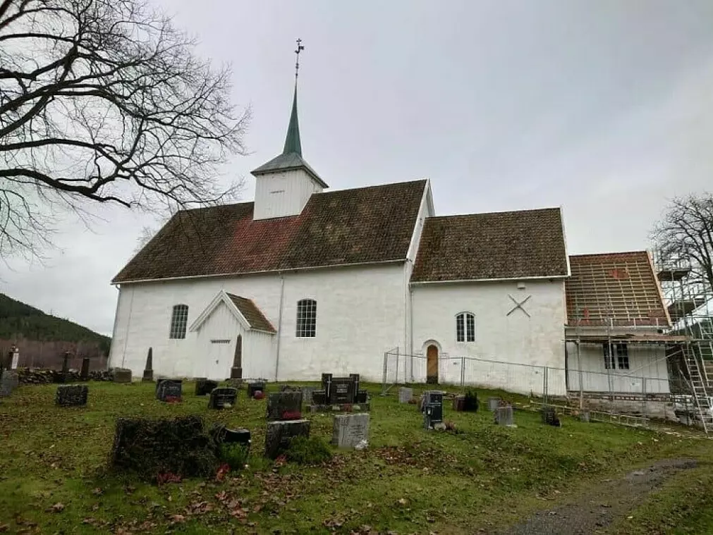 Sauherad church is located in a rural and peaceful area in Midt-Telemark municipality.