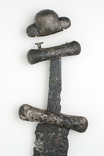 The sword from the Gjermundbu grave.