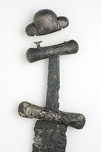 The sword from the Gjermundbu grave. The sword from the Gjermundbu grave.