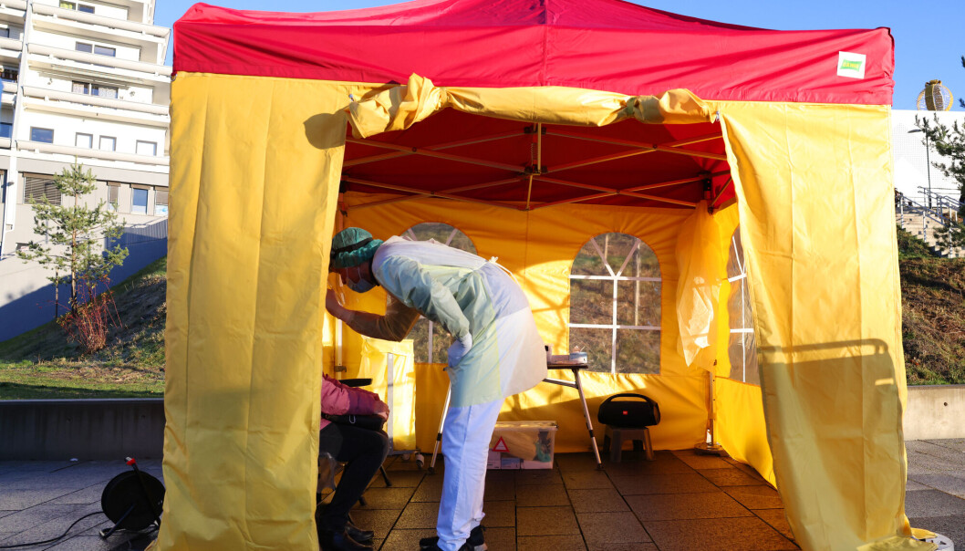 A drop-in test bus was placed outside a shopping mall in an area of Oslo with many immigrant inhabitants, a while after the onset of the pandemic. These sorts of measures have proven to have a good effect on the share of people who get tested in areas with many immigrant inhabitants, according to a new report. A drop-in test bus was placed outside a shopping mall in an area of Oslo with many immigrant inhabitants, a while after the onset of the pandemic. These sorts of measures have proven to have a good effect on the share of people who get tested in areas with many immigrant inhabitants, according to a new report.