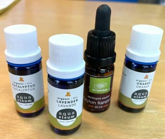 According to the guidelines, patients should buy essential oils in four fragrance categories and exercise their smell sense every day.