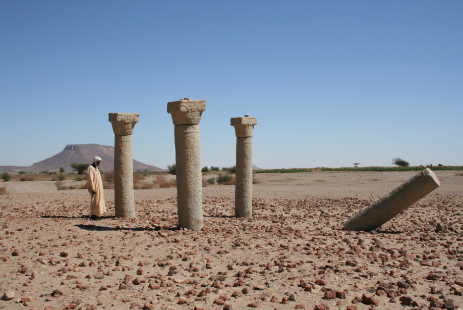 These are the remains of the medieval cathedral that were examined by Hafsaas and Tsakos on the island of Sai. The symbol that Hafsaas has focused on is at the top of the columns.