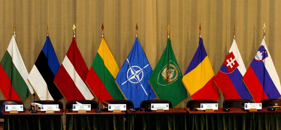 The theory of democratic peace has probably been an important motivation when the West, especially the United States, has been so focused on expanding NATO to Eastern Europe. These are the flags of the Eastern European countries that joined the defence alliance in 2004. From left Bulgaria, Estonia, Latvia, Lithuania, Romania, Slovakia and Slovenia.