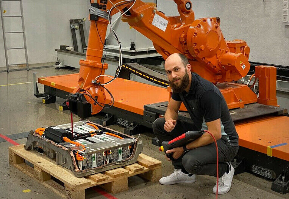 Associate Professor Martin Choux develops an automatic system controlled by artificial intelligence to disassemble electric batteries. Now he and other battery researchers at UiA have been funded by the EU's Horizon Europe programme for even more on battery research.