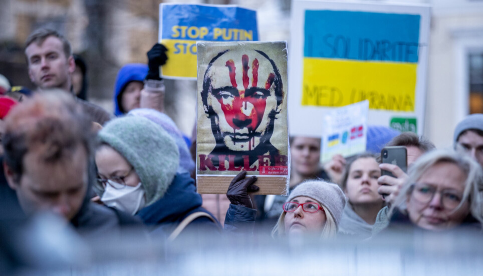 People, among them many Ukrainians, demonstrating against Russia's invasion of Ukraine, in front of the Russian embassy in Oslo on 24 February.