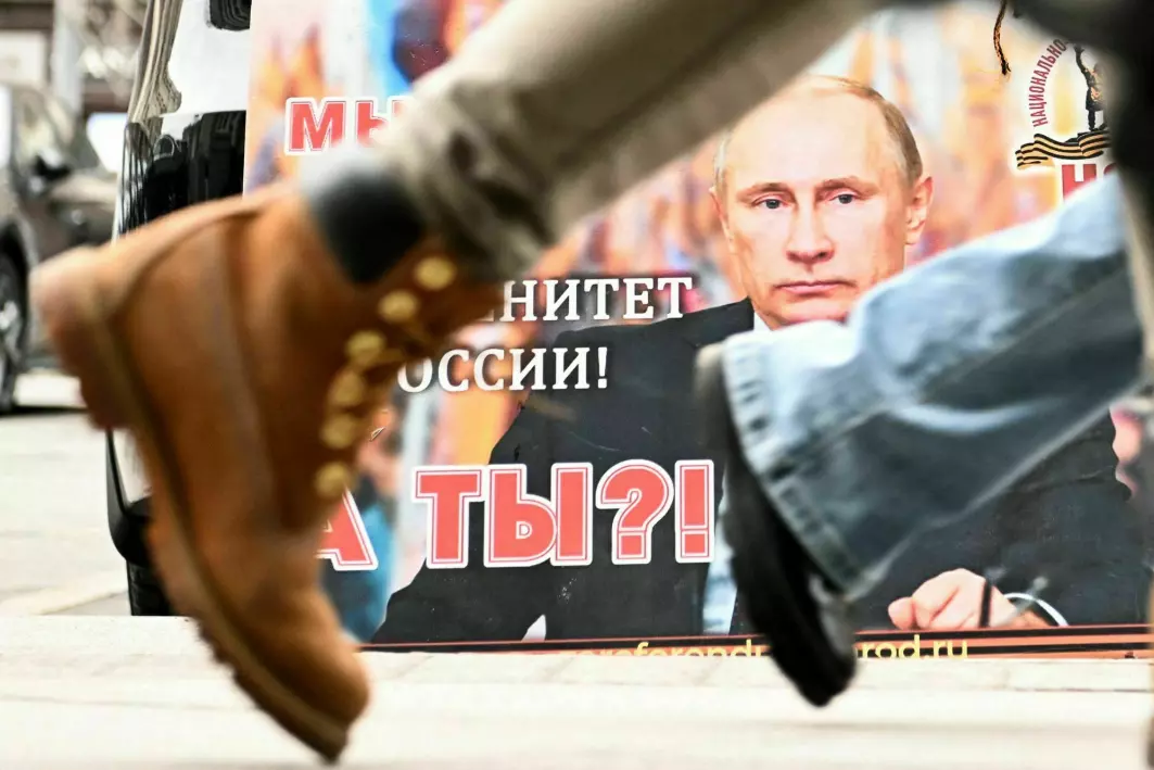 A poster in Moscow reads «We're with him for Russias sovereignty! How about you?».
