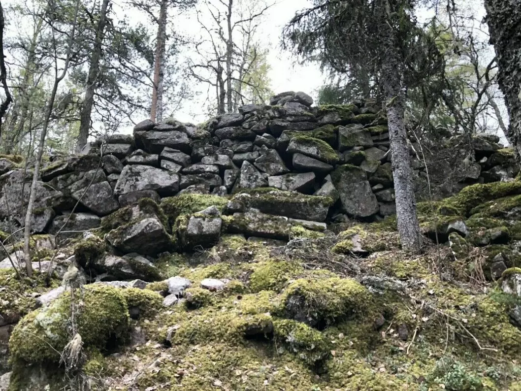 A wall built around the Andorsrud fort in Øvre Eiker in Buskerud