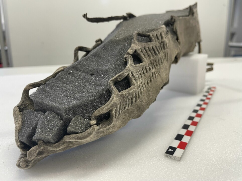 T'was indeed a shoe. But it wouldn't have keept its wearer warm in the snow without a few more layers. Together with a number of other items that melted out of the ice during the warm summer of 2019, this shoe helped the glacial archaeologists in the Secrets of the Ice programme find an old forgotten mountain pass leading from inland Norway and all the way out to the coast.