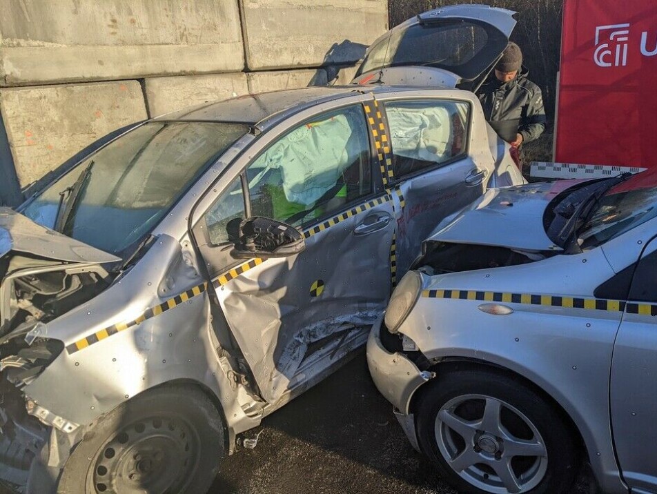 The two test cars were equipped with a number of different advanced sensors to be able to record all the necessary data. The vehicles were also 3D-scanned both before and after the crash tests.