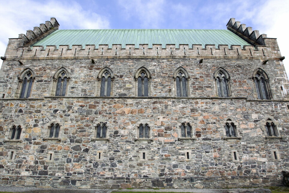 King Håkon’s Hall in Bergen was built by Haakon Haakonsson between 1247-1261. It was a royal residence and banqueting hall, and hosted 2000 guests when Haakonsson’s son Magnus married the Danish princess Ingeborg in 1261. The hall was first restored in 1916, and then again in the 1950s. It is still used for royal dinners and other official occasions.