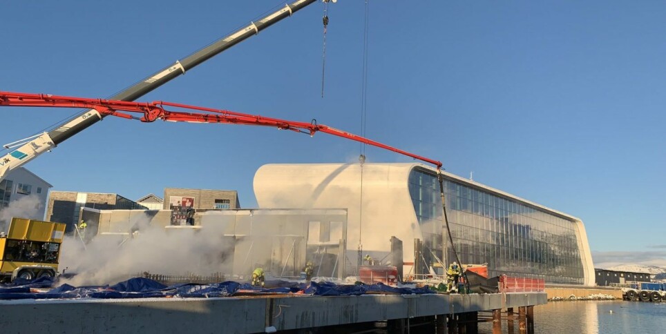 Winter casting using VIP elements in the quay at Hotel Richard With in Stokmarknes. Using the newly-developed system, a single machine can heat twice the area possible with surface-mounted pipes.