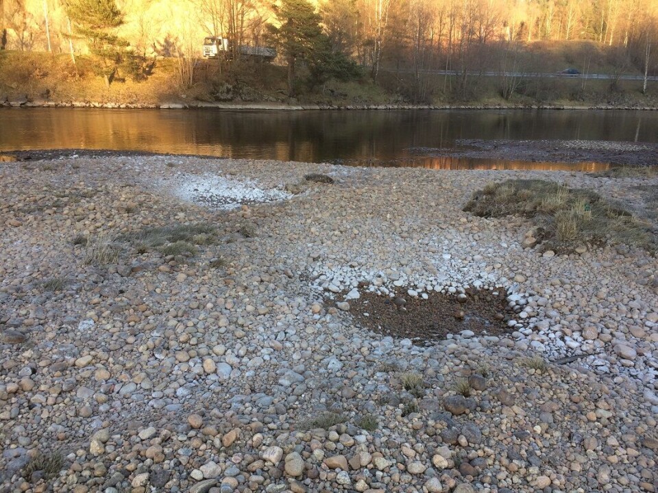 The periodic draining and drying up of rivers is a problem.