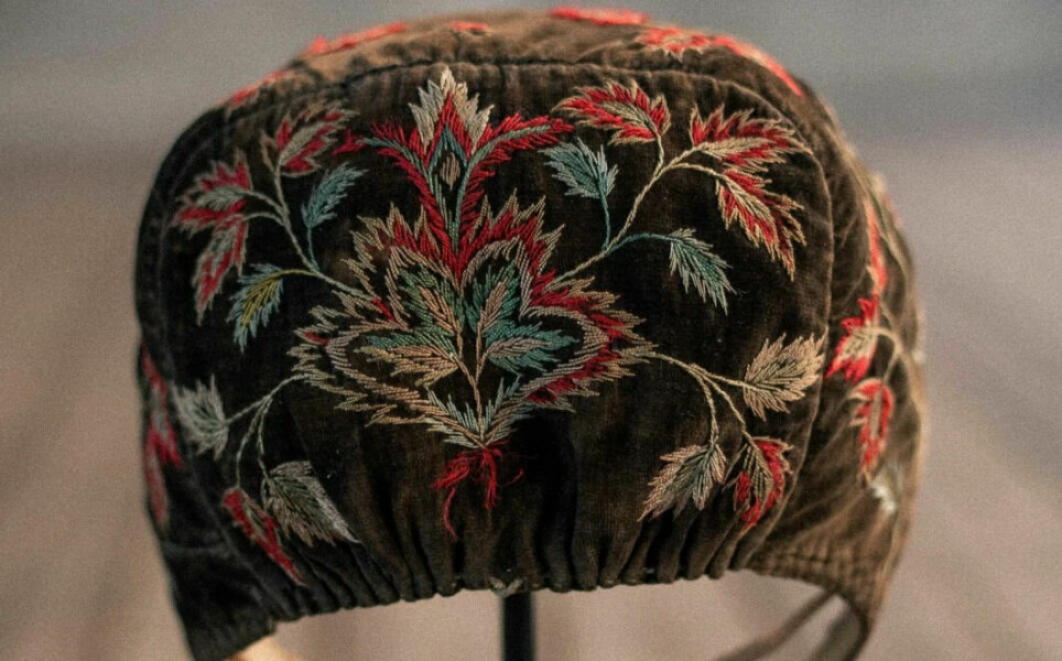 This hat belonged to Marit, born in 1820. She was from Bagn in Valdres. In 1914, the hat became the inspiration for the Valdres costume.