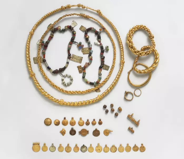 A Viking Age treasure discovered in the former county Buskerud in 1834, known as the Hoen Hoard . One of the gold necklaces weighs nearly a kilo. To protect their treasures from thieves, many hid them in clever spots out in nature or in their houses. Archaeologists also believe treasures were buried as a sort of offering to the gods. Some such hidden treasures have since been found and are exhibited in museums – but there may still be more such treasures out there.