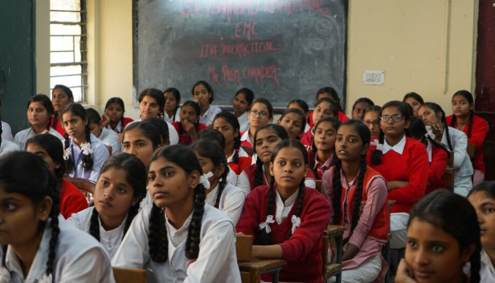 Instead of improving the school - with the underlying thought that an improved school should improve society - we must work more broadly to develop and improve the whole society, and include the school in this work, points out school researcher Janine Campbell.