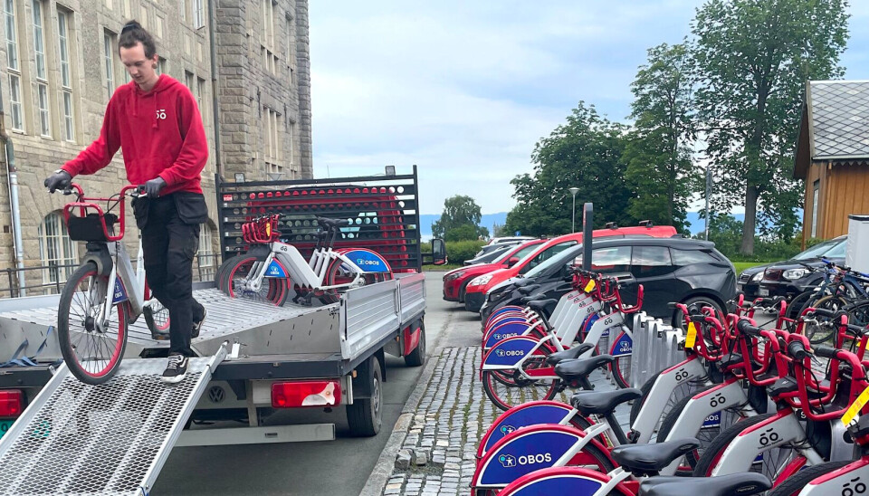 There's plenty of bikes here for riders, and even places for people to return bikes. But what's the best way to juggle the balance between available bikes and available parking places over the course of a busy day? Jens Gunnar H. Ellingsen, who works for Trondheim Bysykkel/UiP drift, has to think about this problem every day as he shifts bicycles around the city.
