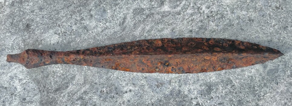 The arrowhead from the Viking Age melted out of the ice in a new site in the Jotunheimen mountains which was recently surveyed by a team of glacial archaeologists.