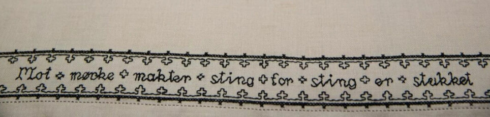 Caroline Moe embroidered a message of resistance to the German occupation of Norway. She took the handiwork with her to meetings where there were also members of the Nasjonal Samling, the far-right political party that was in power during the Second World War.