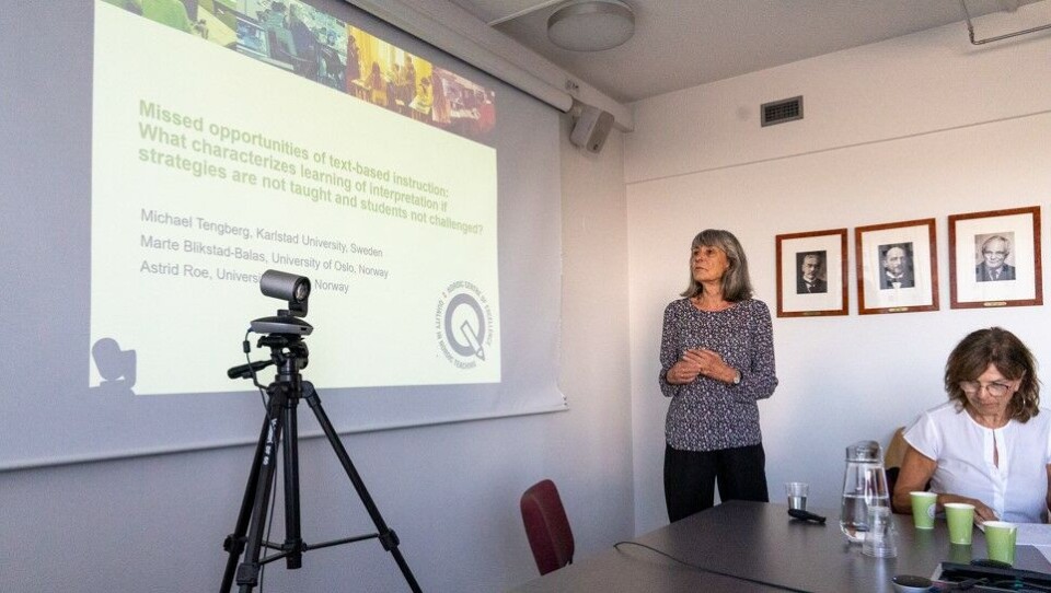 Research Professor Astrid Roe (left) presenting the study findings at a workshop together with Kirsti Klette (right) at the University of Oslo.