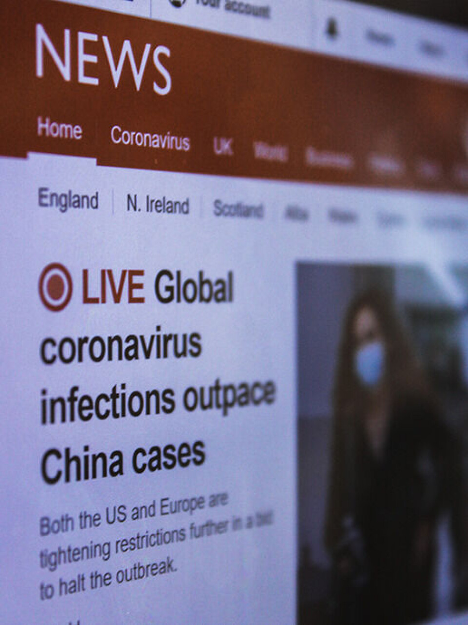 During the corona pandemic, many were as glued to the online newspapers to stay up to date on the spread of the virus. 'It feels like you're falling behind if you don't update all the time,' says Ytreberg.