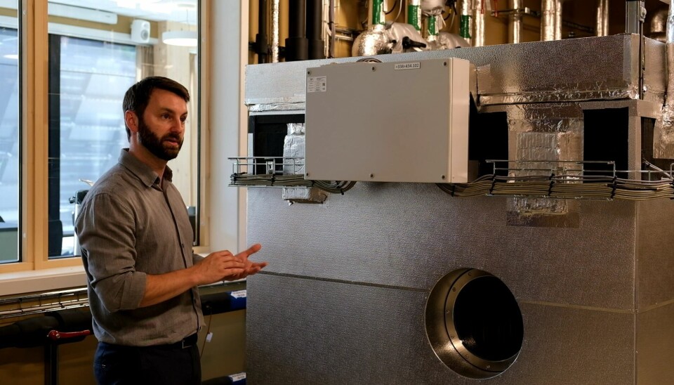 Alexis Sevault explaining the device that acts as a biological heat storage system.