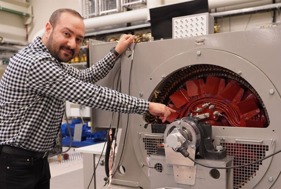 Hossein Ehya has used a specially built model of a generator to carry out experiments in NTNU’s SmartGrid laboratory.