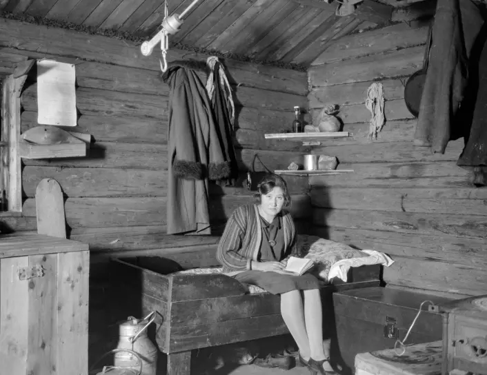 In the 20th century, many women started working as cooks in the bunkhouses. This photo was probably taken in Namdalen in 1927, but the woman’s name is unknown.