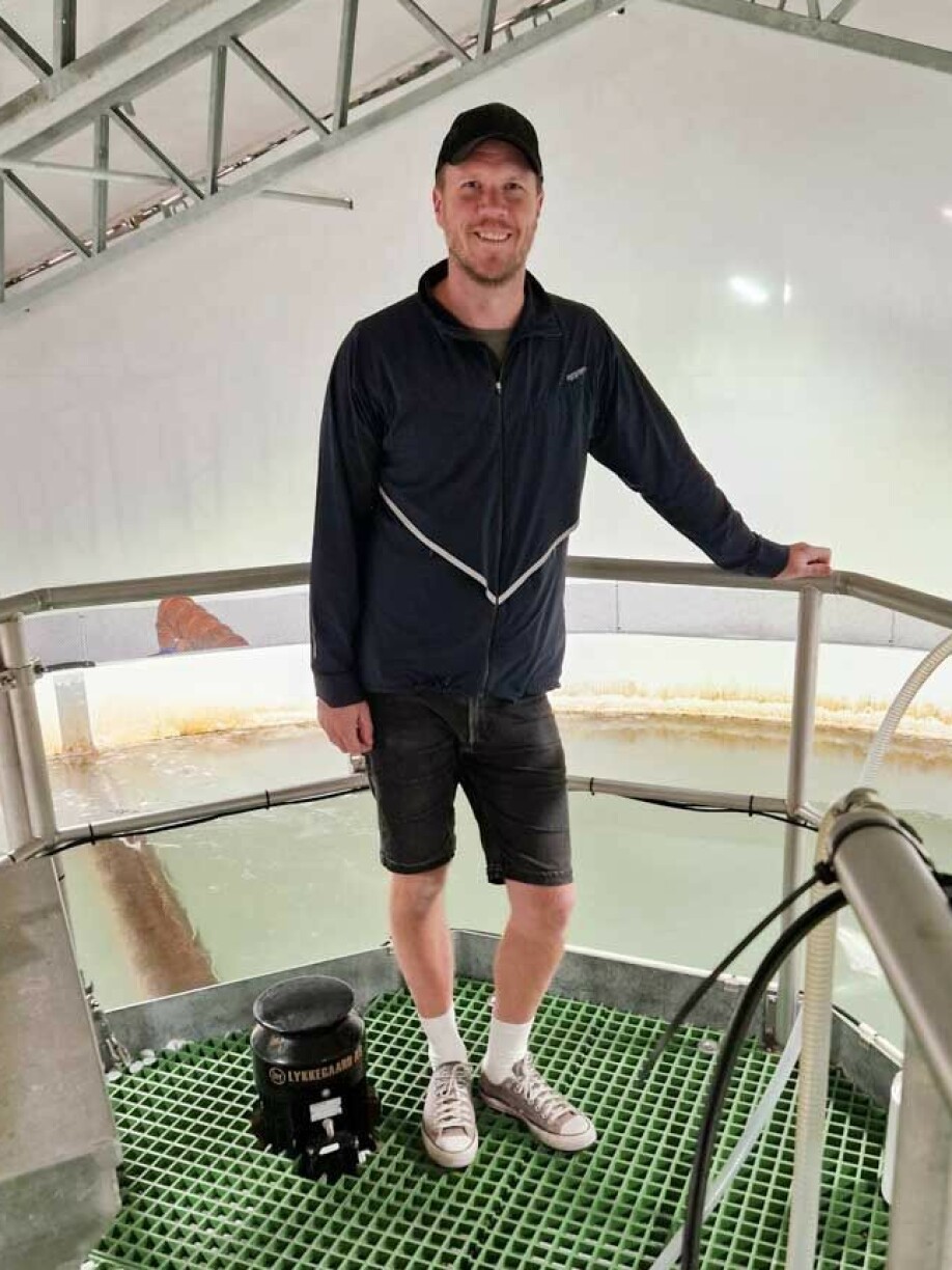 The test tank behind Borg-Stoveland is 10 meters in diameter and contains 160 cubic meters of water.