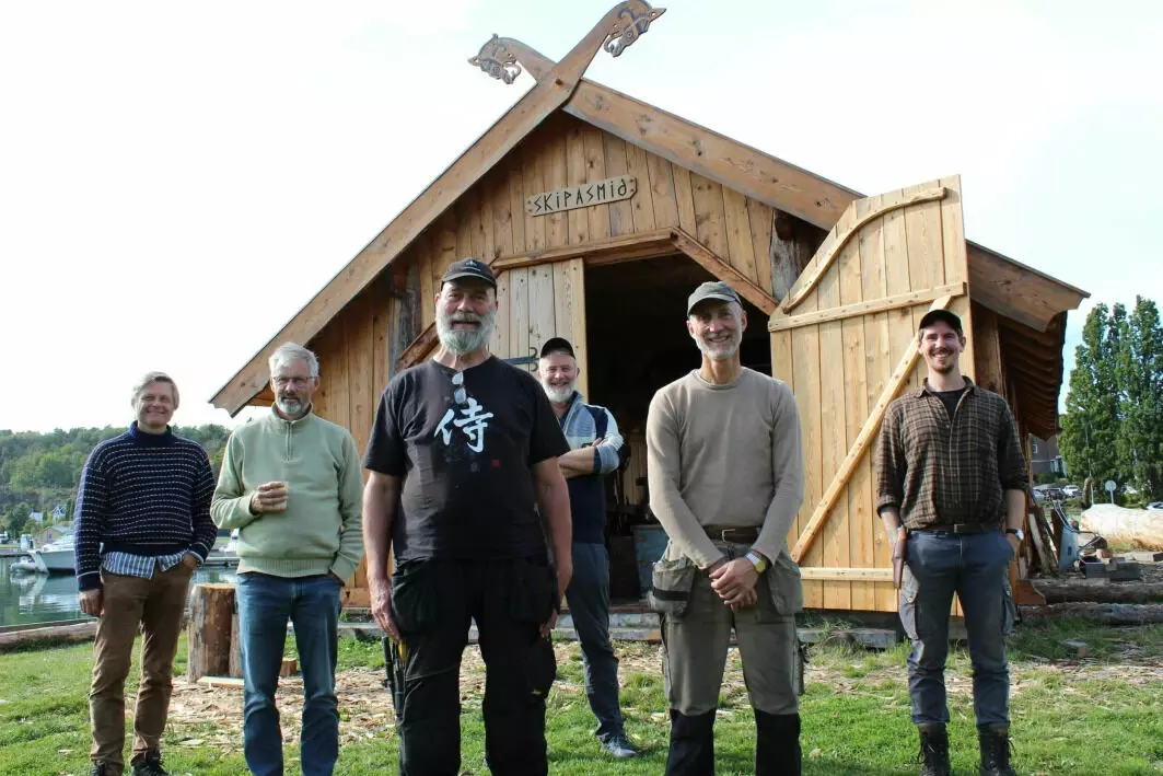 Woodworkers and researchers have joined forces to make an archaeological replica of the Gokstad Viking ship. Anders Qvale Nyrud, Svein Solberg, Tore Forsberg, Christer Tonning, Jan Knutsen and Joel Karl Isak Eriksson make for an extraordinary interdisciplinary team.