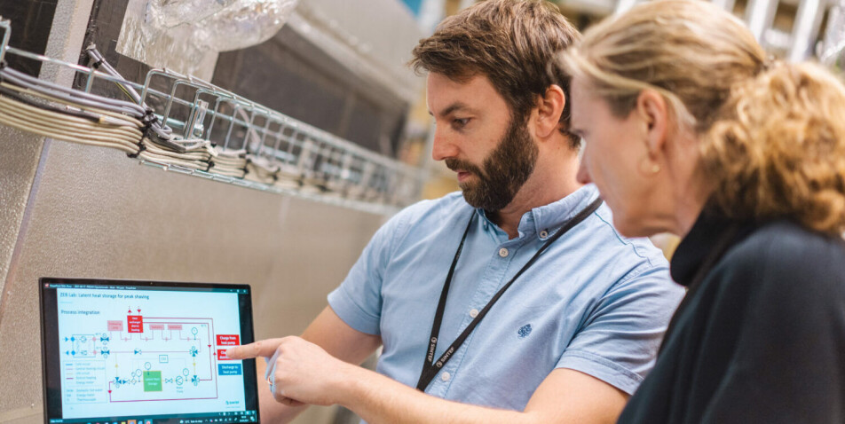 Research Manager Alexis Sevault and Research Scientist Fride Vullum-Bruer studying an energy system set-up based on phase change materials (PCMs) and heat pumps. In practice, this represents a biological heat storage system; in other words, a bio-battery.