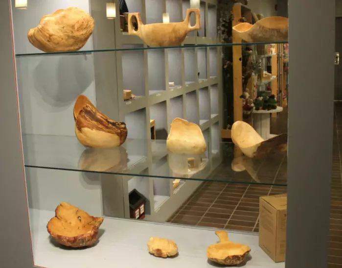 Arne Fjeld fashions objects out of wood. Some of them are exhibited at the Norwegian Forest Museum. “I find value in the forest that is just as important to me as the timber,” he says.
