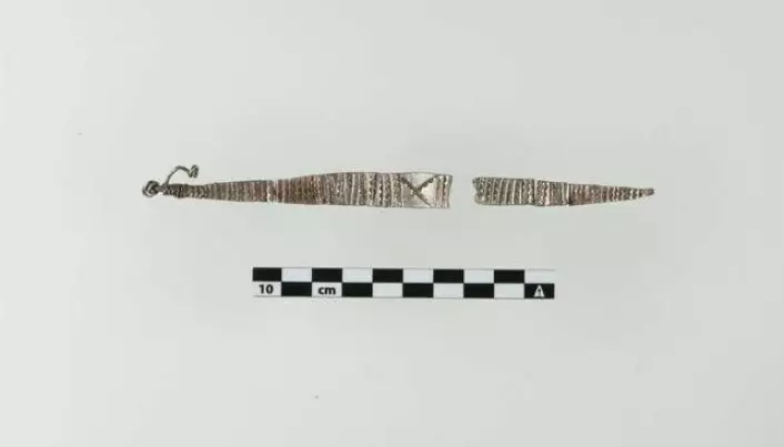 This is the broadbanded bracelet cut into pieces, that points to Denmark as the place of origin for the treasure.