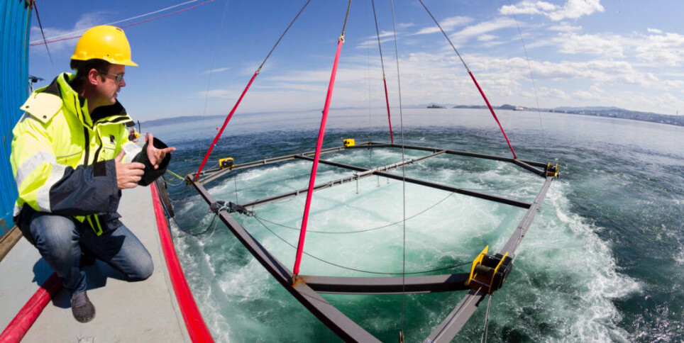 Following the sabotage of gas pipelines in the Baltic Sea, safety on the Norwegian shelf has become the subject of increased focus. Experts believe that we are well prepared for many types of incidents. SINTEF research scientist Jan Erik Olsen is seen here conducting a gas blow-out experiment in Trondheim Fjord some years ago.